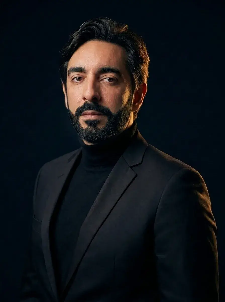 Bruno Rigolon, fundador da Ponta Design, em retrato editorial